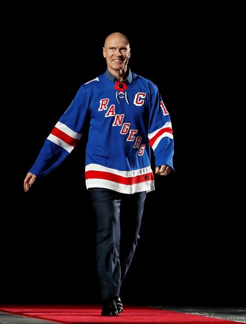 Mark Messier book on leadership, teamwork coming in October | iNFOnews.ca