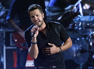 Luke Bryan, Florida Georgia Line lead finalists for first American Country Countdown Awards | iNFOnews.ca CP30661777