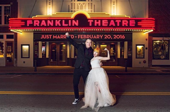 Paramore singer Hayley Williams weds rocker Chad Gilbert | iNFOnews.ca CP36491012