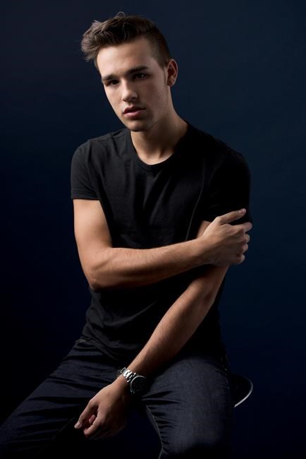 Singer-songwriter Jacob Whitesides blazes his own music path | iNFOnews.ca