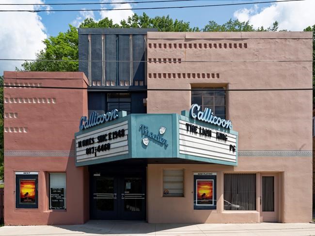 The small-town movie house braces for an unexpected threat | iNFOnews.ca CP2049874596