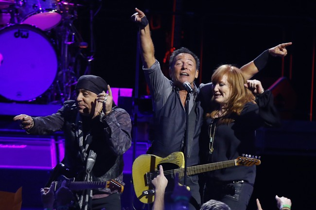 Springsteen reschedules NYC show after snowstorm, adds dates | iNFOnews.ca CP36168445