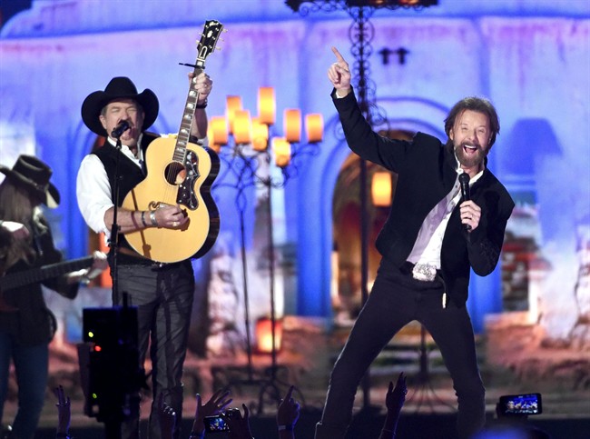 Reba, Brooks & Dunn to perform at CMA Awards, along with John Mellencamp, Fall Out Boy | iNFOnews.ca CP35110538