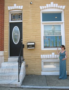 Reviving Baltimore's urban folk art: Painted window screen tradition offers row house privacy | iNFOnews.ca