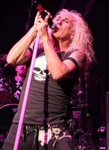 Twisted Sister hires drummer Mike Portnoy to replace the late A.J. Pero; plans 2016 farewell | iNFOnews.ca Twisted Sister hires drummer Mike Portnoy to replace the late A.J. Pero; plans 2016 farewell | iNFOnews.ca