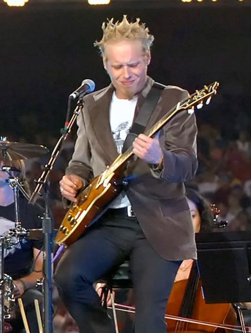 'Kryptonite' guitarist's family says doctor fed opioid habit | iNFOnews.ca