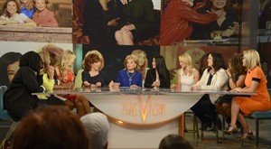 Oprah Winfrey and Hillary Rodham Clinton help Barbara Walters say farewell to 'The View' | iNFOnews.ca CP28381464
