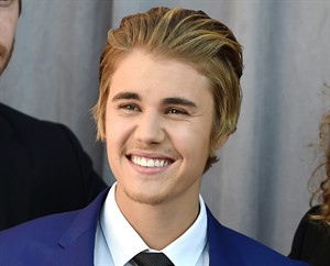 Justin Bieber's former neighbour sues for assault and trespass over spitting, egging incidents | iNFOnews.ca CP32360941