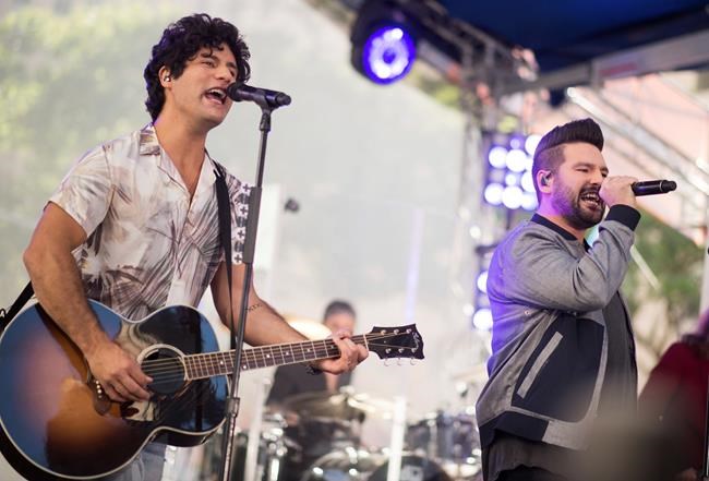 Could a pop song win a CMA? Song categories are a hard bet | iNFOnews.ca
