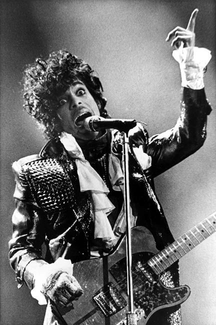 With tears, tattoos, Prince fans remember him a year later | iNFOnews.ca