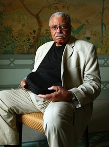 James Earl Jones to receive Voice Icon Award; reflects on characters he voiced during career | iNFOnews.ca