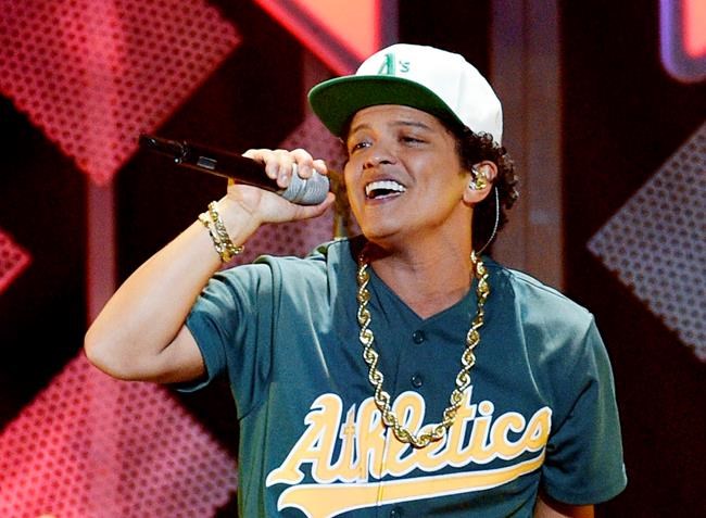 Bruno Mars slays at pre-Super Bowl concert in Houston | iNFOnews.ca CP989199535