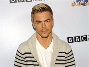 'Dancing With the Stars' pro Derek Hough looks to balance outside opportunities with the show | iNFOnews.ca CP23430289