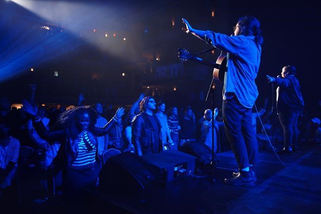 What's up with Justin Bieber and his HillsongNYC pastor pal? | iNFOnews.ca CP1658284642