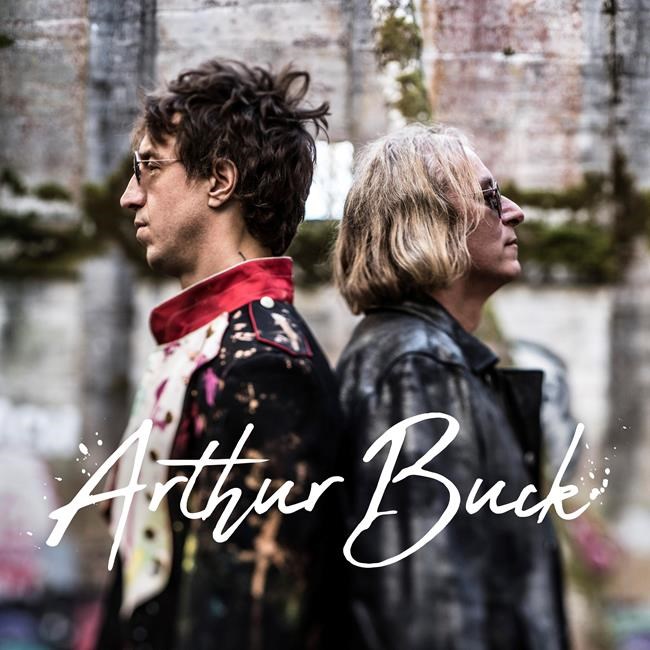 Review: Peter Buck and Joseph Arthur in spontaneous alliance | iNFOnews.ca