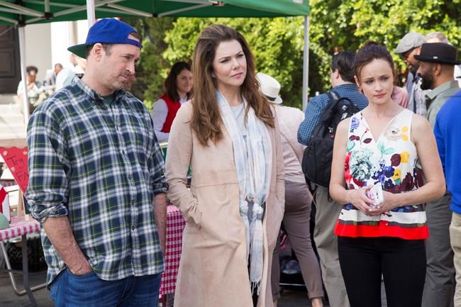 Fast-talking 'Gilmore Girls' returns; mad binging forecast | iNFOnews.ca Fast-talking 'Gilmore Girls' returns; mad binging forecast | iNFOnews.ca
