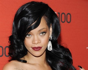 Rihanna blames ex-accountants in lawsuit for losses from tours | iNFOnews.ca CP19341260