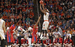 Sibert hits clutch 3 in final minute, Dayton stuns Syracuse 55-53 to advance to Sweet 16 | iNFOnews.ca CP27696215