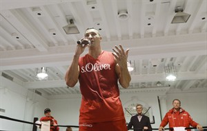 Heavyweight champ Klitschko back in US, meets unbeaten American Jennings for heavyweight title | iNFOnews.ca CP32829233