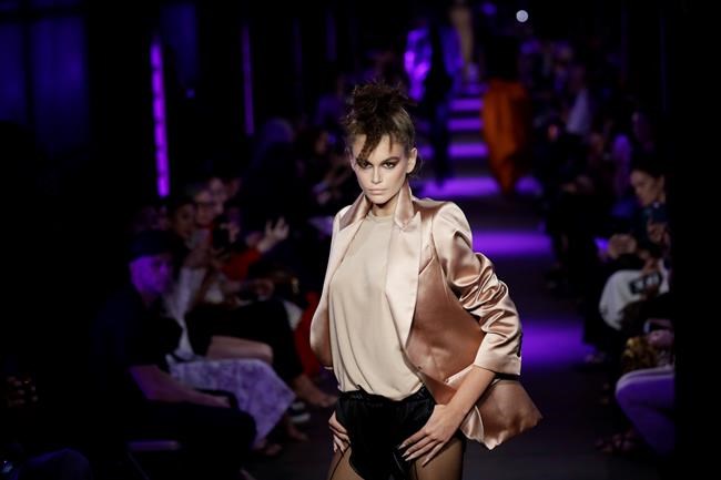 Tom Ford entices fashion crowd into an old subway station | iNFOnews.ca Tom Ford entices fashion crowd into an old subway station | iNFOnews.ca