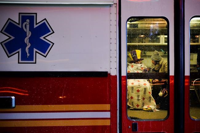 Crystal ball drops in frigid Times Square to mark 2018 | iNFOnews.ca Crystal ball drops in frigid Times Square to mark 2018 | iNFOnews.ca