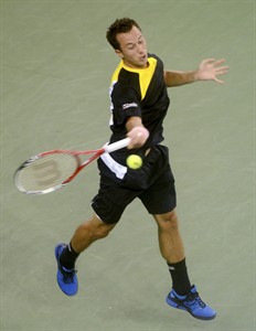 Kohlschreiber beats marathon man Isner in 5 sets after 2 a.m. at US Open | iNFOnews.ca