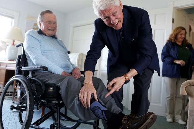 Nation's 41st, 42nd presidents share a moment in Maine | iNFOnews.ca