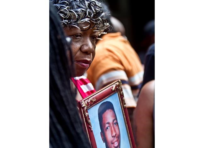 Officer in Eric Garner death to face disciplinary proceeding | iNFOnews.ca