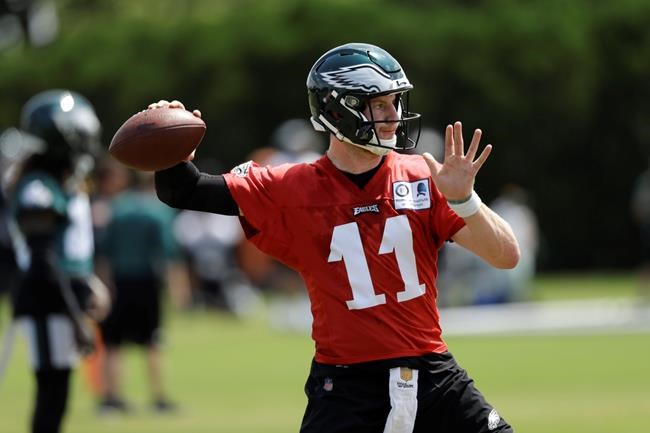 Eagles QB Wentz weds girlfriend in lakeside ceremony | iNFOnews.ca