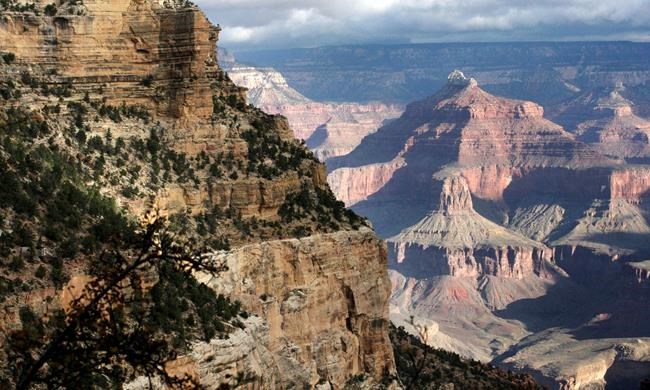 Another Grand Canyon visitor dies in fall from edge | iNFOnews.ca