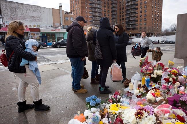Driver charged in death of actress' toddler kills herself | iNFOnews.ca