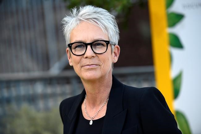 Jamie Lee Curtis hugs an emotional 'Halloween' fan | iNFOnews.ca