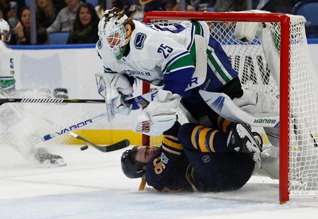 Dorsett has 2 goals, assist in Canucks' 4-2 win over Sabres | iNFOnews.ca