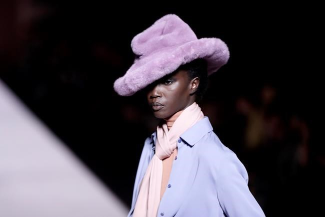 Big hats and simple elegance for Tom Ford at NY Fashion Week | iNFOnews.ca Big hats and simple elegance for Tom Ford at NY Fashion Week | iNFOnews.ca