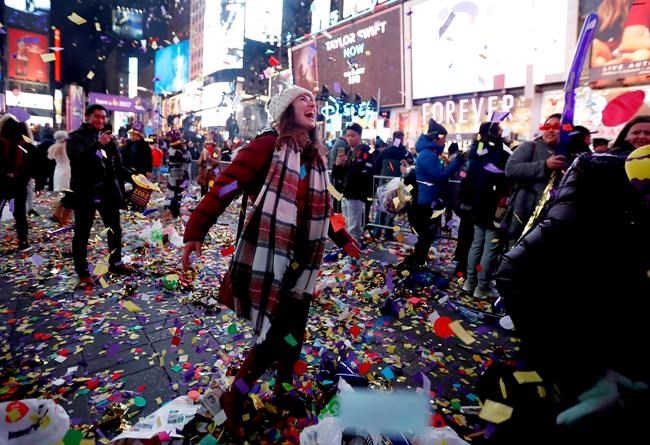 New Year's revelers ring in 2017 in Times Square | iNFOnews.ca CP38649904