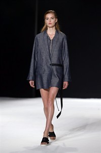 Spring's Rag & Bone girl is sexy, feminine in boyfriend, workwear looks | iNFOnews.ca