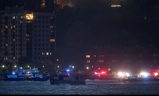 Small WWII-era plane crashes in Hudson River; body recovered | iNFOnews.ca