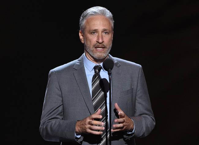 Jon Stewart hands out free lunch to construction workers | iNFOnews.ca