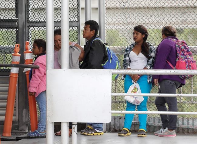 Migrants camped at border worry caravans will shut them out | iNFOnews.ca