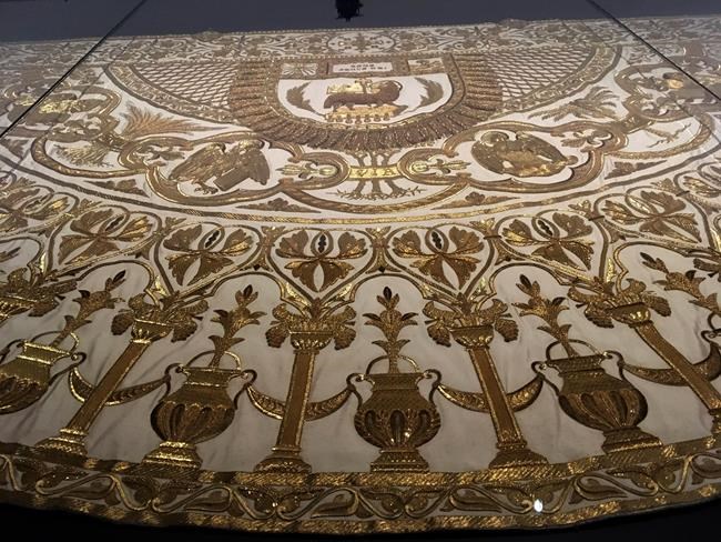 Vatican bling takes centre stage at new Met fashion exhibit | iNFOnews.ca