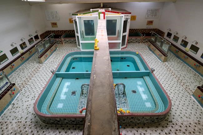 Bathe naked with strangers? Welcome to a Japanese bathhouse | iNFOnews.ca Bathe naked with strangers? Welcome to a Japanese bathhouse | iNFOnews.ca