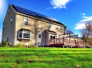 More homeowners going solar for electricity, but uncertainty and cost stops others | iNFOnews.ca CP24418023