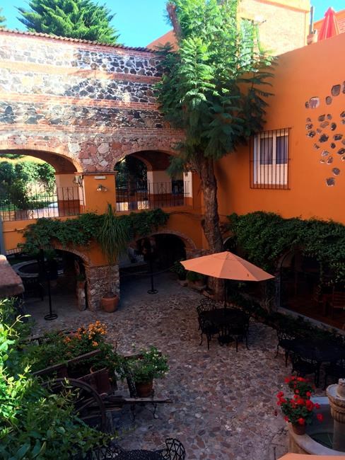 Courtyard gardens: a kind of paradise behind faded walls | iNFOnews.ca