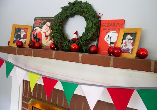 Mix-and-match banner makes mantel decor easy | iNFOnews.ca Mix-and-match banner makes mantel decor easy | iNFOnews.ca