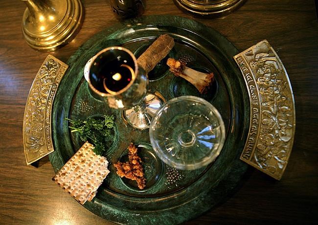 For some, Passover Seder will address global refugee crisis | iNFOnews.ca CP113658558