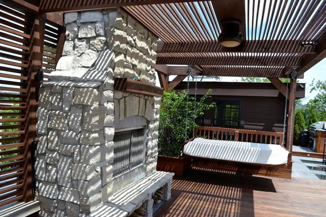 With rooftop decks, sky's the limit for outdoor entertaining | iNFOnews.ca CP965439608