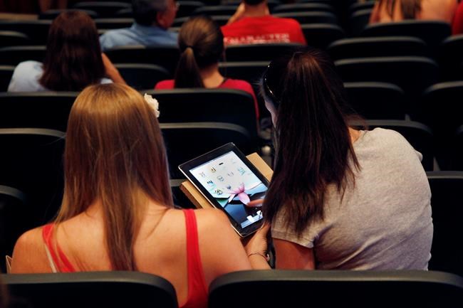 Many schools now urge kids to bring their own screens | iNFOnews.ca CP1688534957