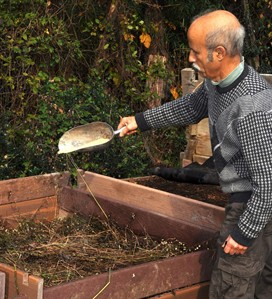 A healthy compost pile depends on the right mix of feeding, moisture, aeration | iNFOnews.ca A healthy compost pile depends on the right mix of feeding, moisture, aeration | iNFOnews.ca