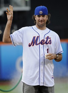 R.A. Dickey becomes 1st pitcher since 1988 with 2 straight 1-hitters, Mets beat Orioles 5-0 | iNFOnews.ca
