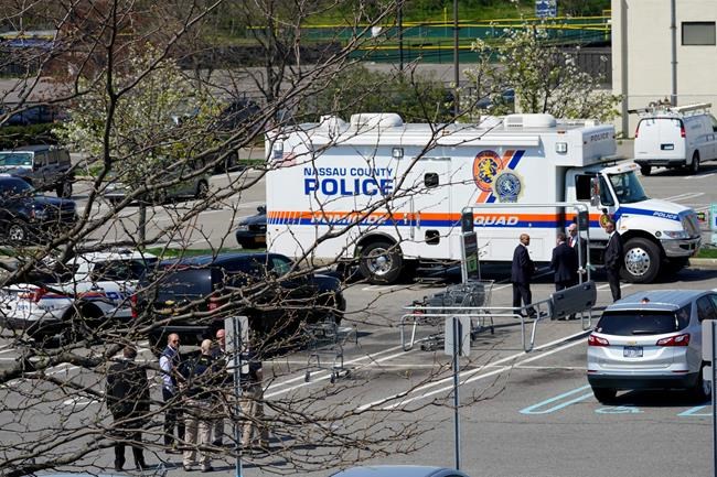 Police: 1 killed, 2 wounded in shooting at NY grocery store | iNFOnews.ca